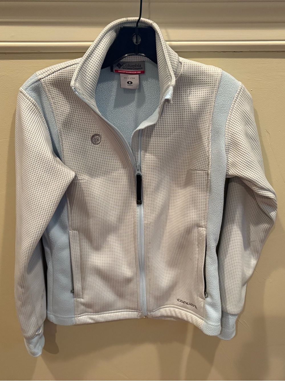 Columbia woman Light Blue and White Waffle Fleece Jacket. size S. preowned